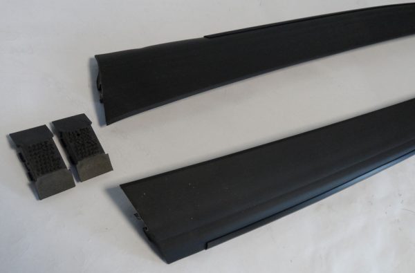 XM windscreen trim set