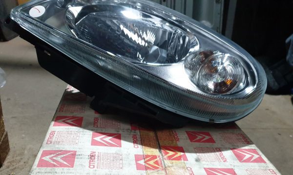 Citroen Saxo Series 2 Headlamp Leat hand side -6204W3