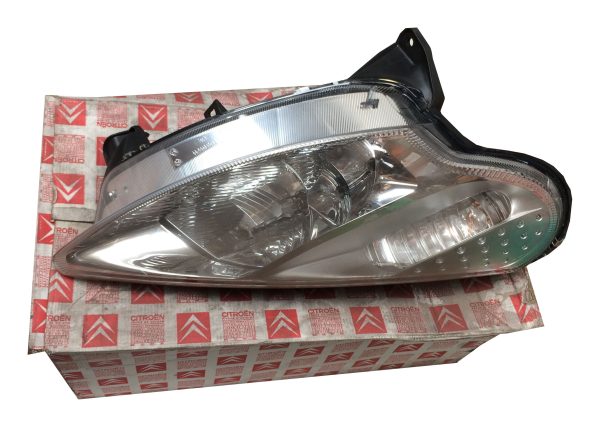 Citroen Pluriel Headlamp right Hand Part No: 6205zn