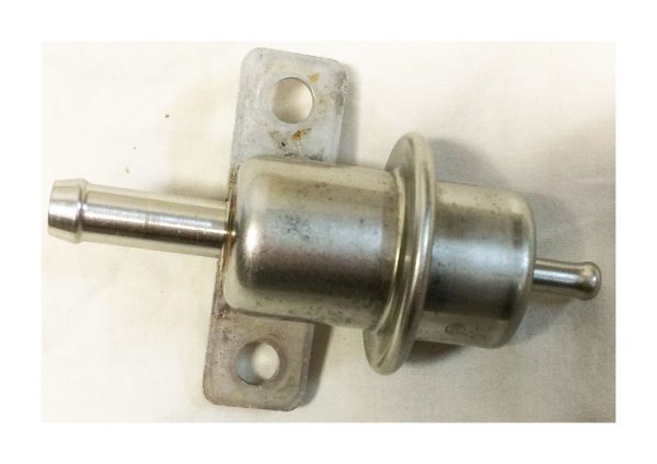 Volvo Fuel Pressure Regulator - V40 S40 850 C70 S70 V70