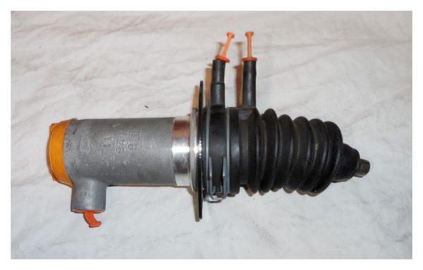 Citroen C5 Rear Cylinder (HYDRACTIVE MODELS) - Part No: 527262