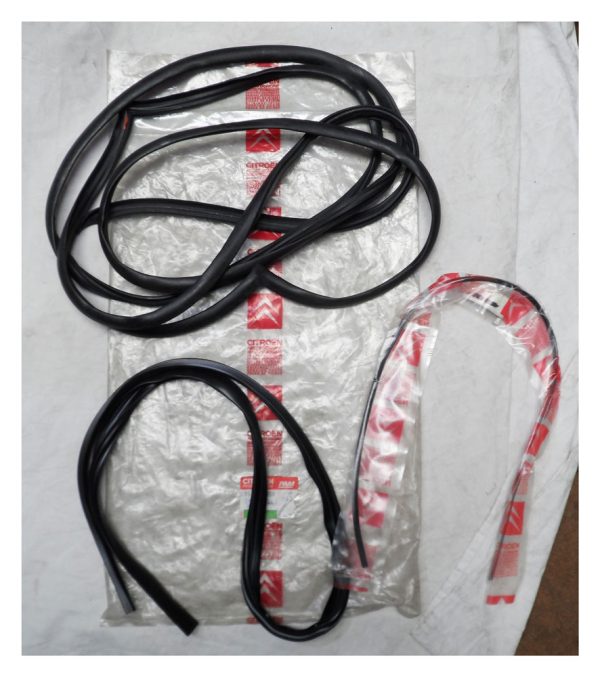 BX Front Windscreen seal - 95619450