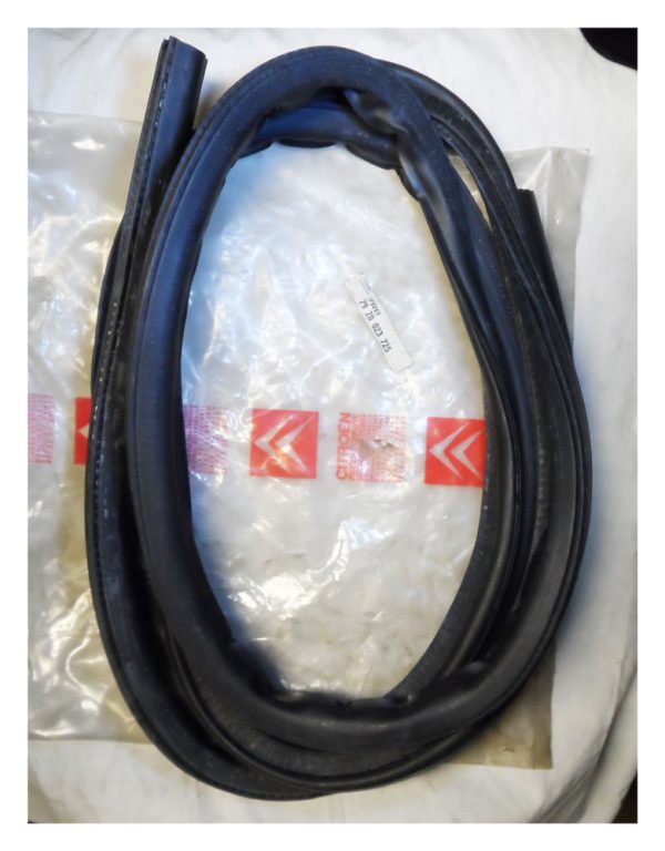 LNA Tailgate Seal - 7RB7920023725