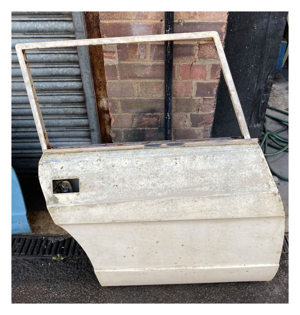 AMI 8 RHR Estate Door