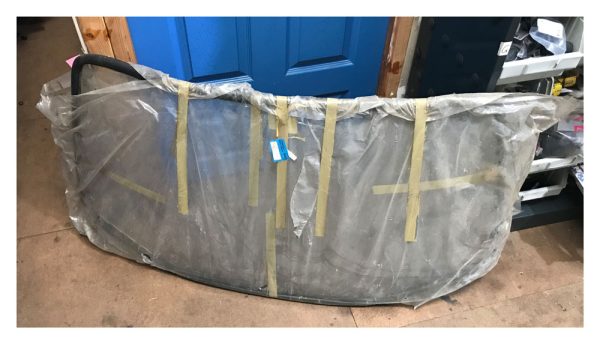 GS/A Windscreen and seal - 7GY95575404