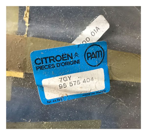 GS/A Windscreen and seal - 7GY95575404