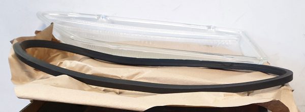 Peugeot 306 Headlamp glass left hand side-621323