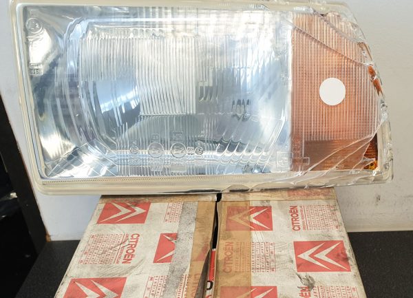 Citroen Visa Headlamp Glass Broken Right hand side-95548215